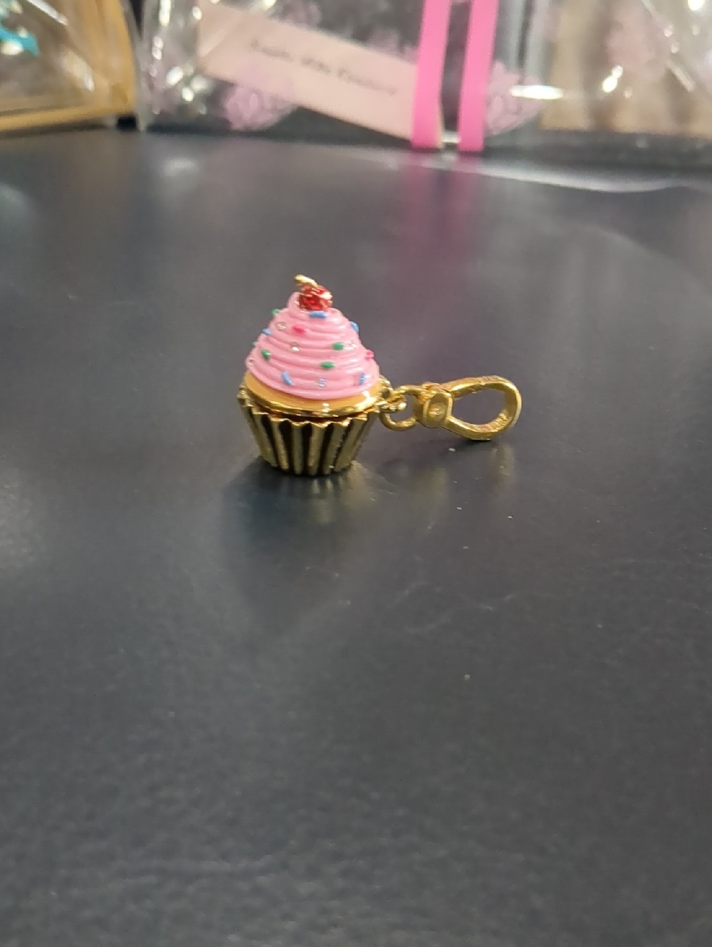 JUICY COUTURE LARGE PINK 🩷 CUPCAKE 🧁 CHARM!